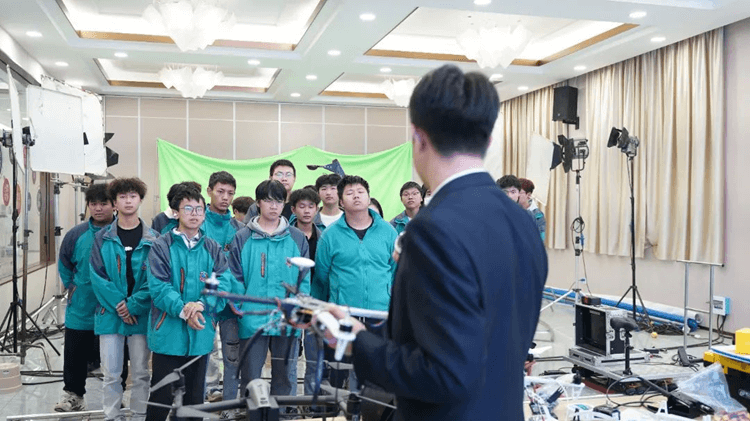 就業寒冬，初高中生考不上大學，出路到底在哪里